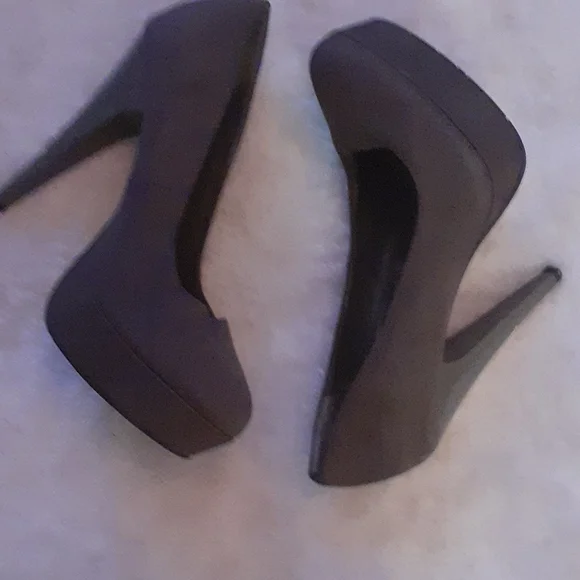 Fashionable Shoes Heels - Picture 2 of 4